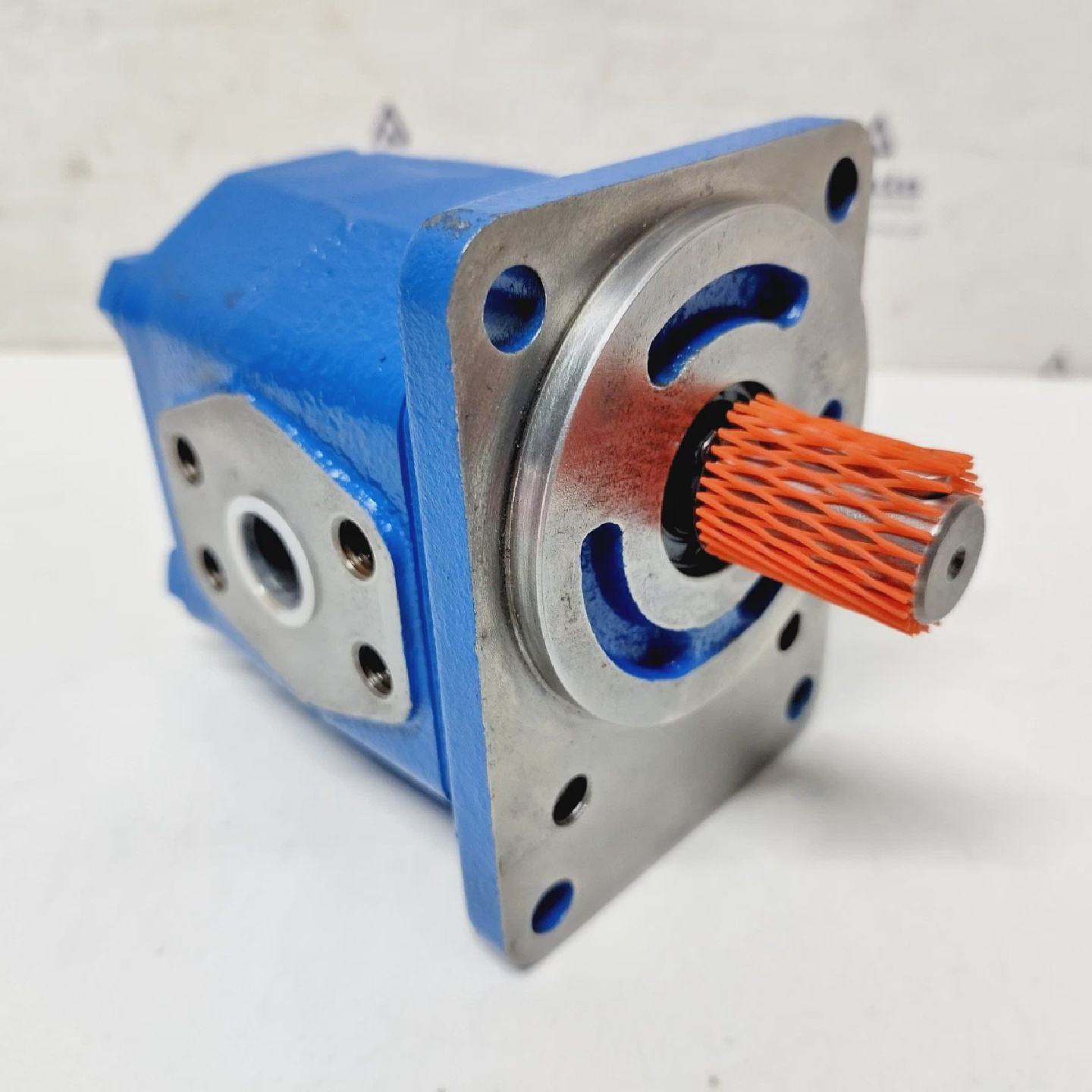Uchida Hydraulics GSP2A0S16ARA0 Hydraulic gear pump  Pressur - 实物图