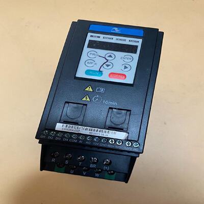 寻“”MD200T1.5B24汇川变频器1.5KW功能完好
