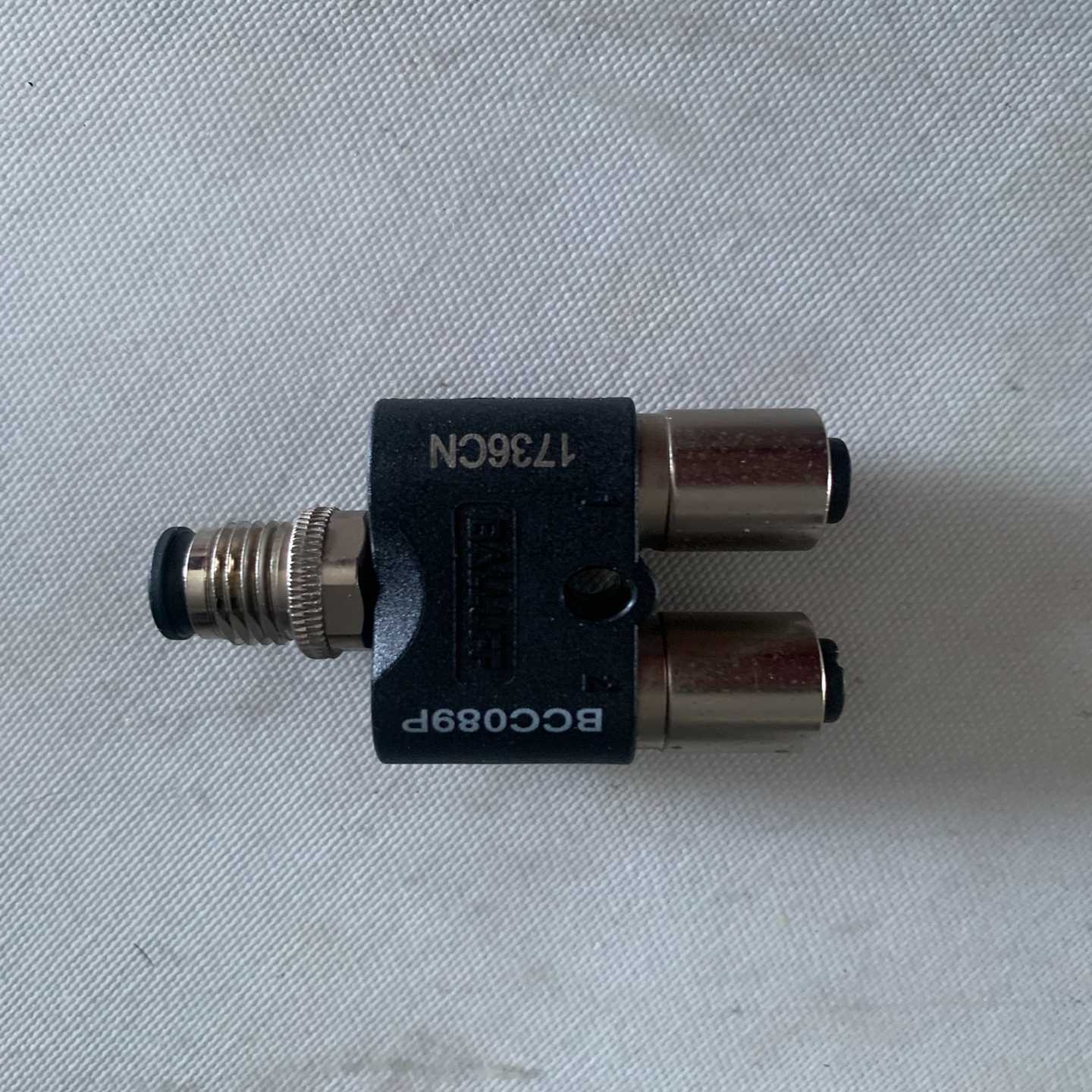 询价BALLUFF巴鲁夫IO线三通7个，型号：BCC089P，拆