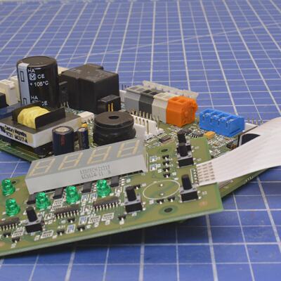 026799.1APCB接口PCB带4个数字显示板NESLAB
