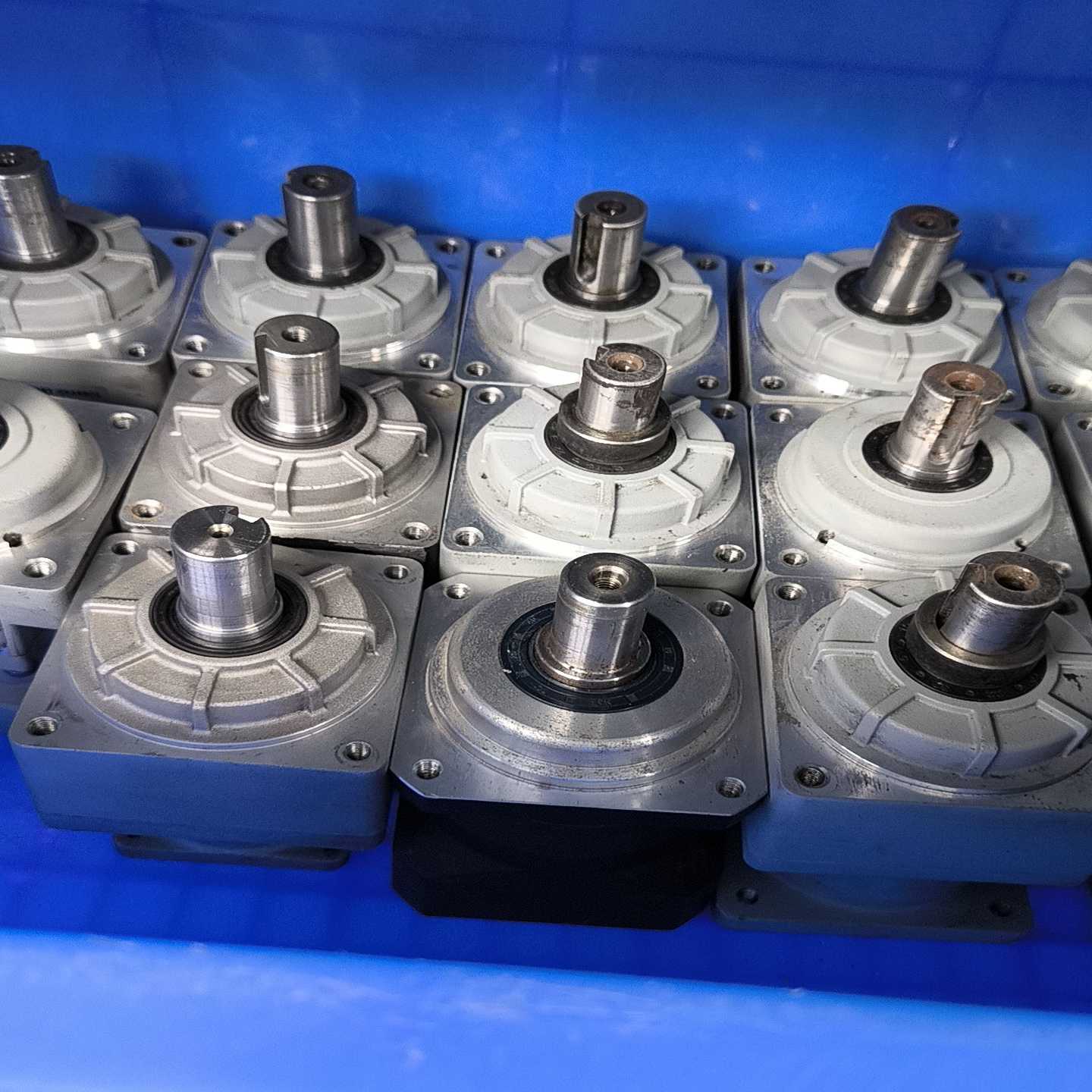 中大1比9减速机1个。78ZDR9-750T3，具体型号询价