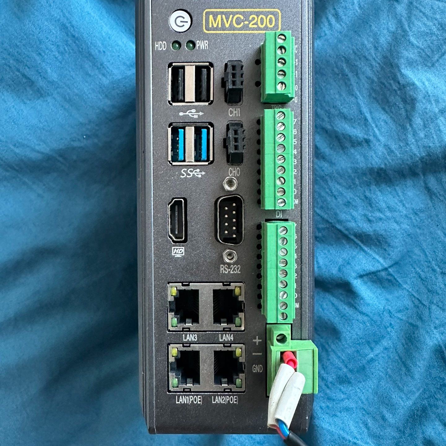 视觉控制器8G运行内存和128G存储24v直流供电，使用了1 个月左右