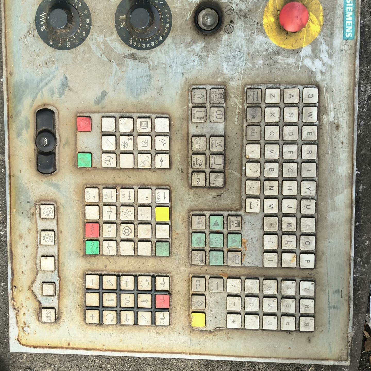 西门子数控系统面板，型号810D/840D，德国原装。外观成--议价商
