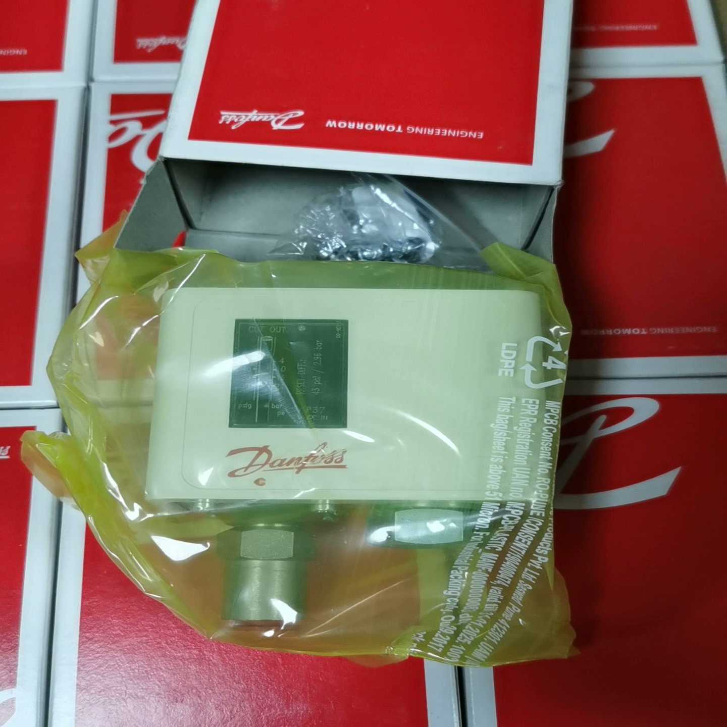 丹佛斯压力控制器KP37-060-2139915只询价