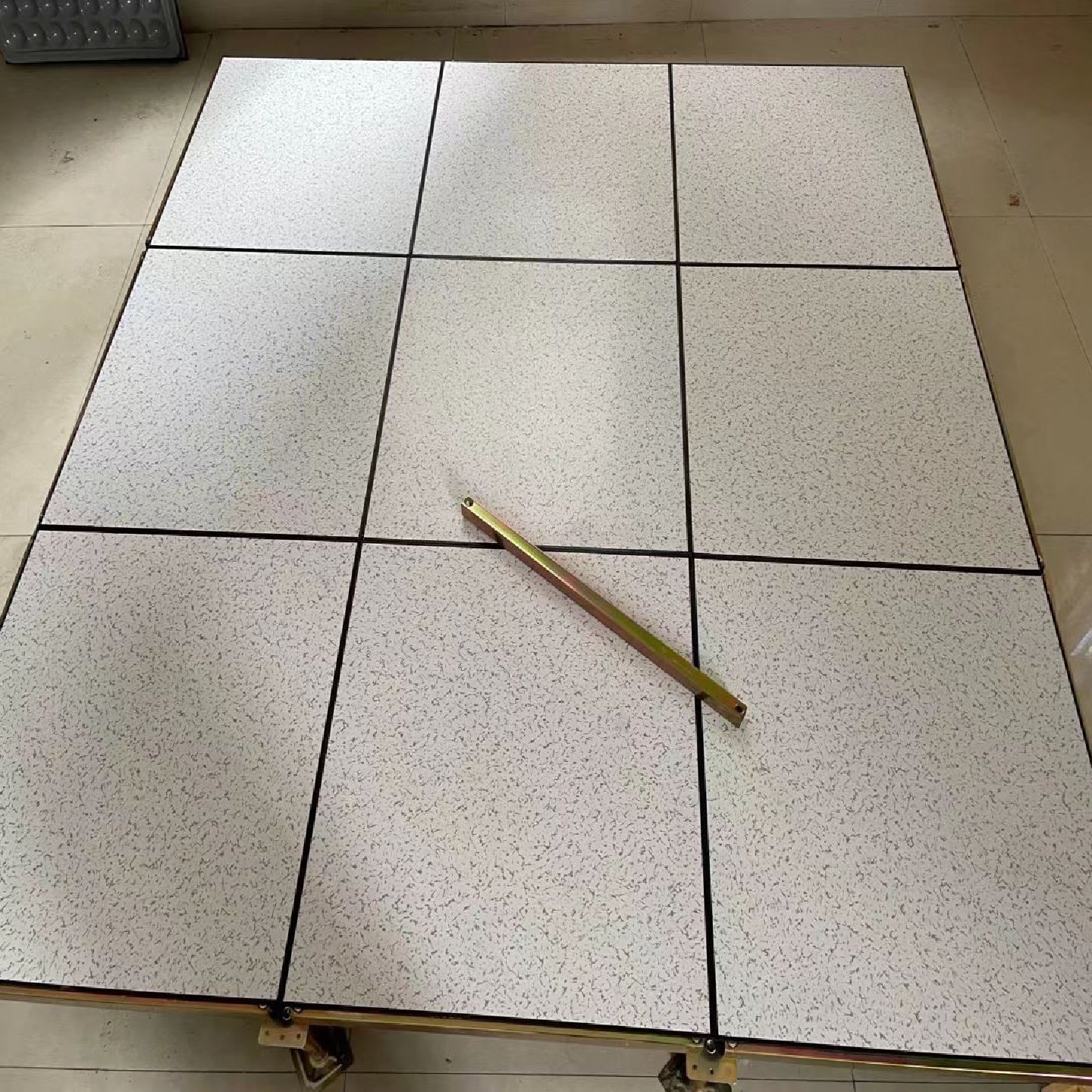 常飞全钢防静电地板pvc机房学校专用高架空抗静电活动地板600600,基础建材,透气孔/透气网,淘宝优惠券,粉丝福利购,淘宝优惠卷