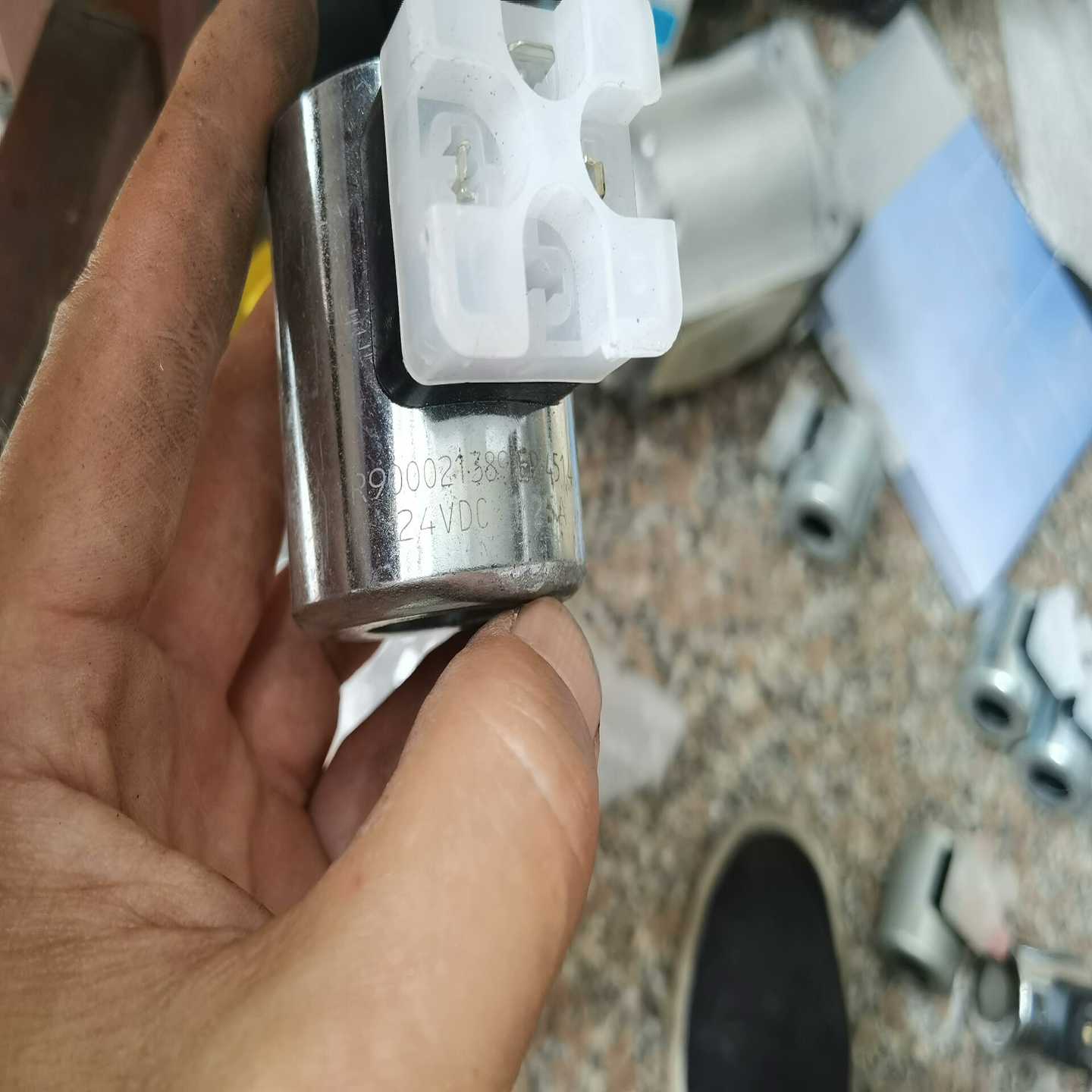 力士乐电磁线圈R900021389后面EP不管他。总计12询价