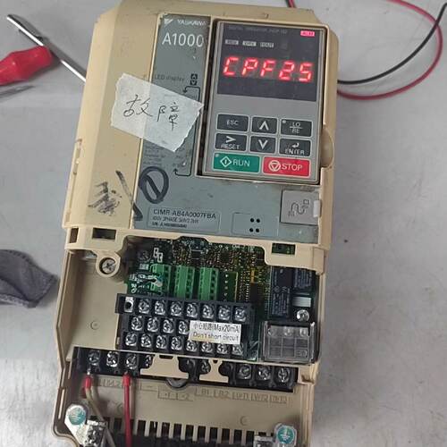 询安川变频器2.2KWCIMRAB4A0007FBA实物