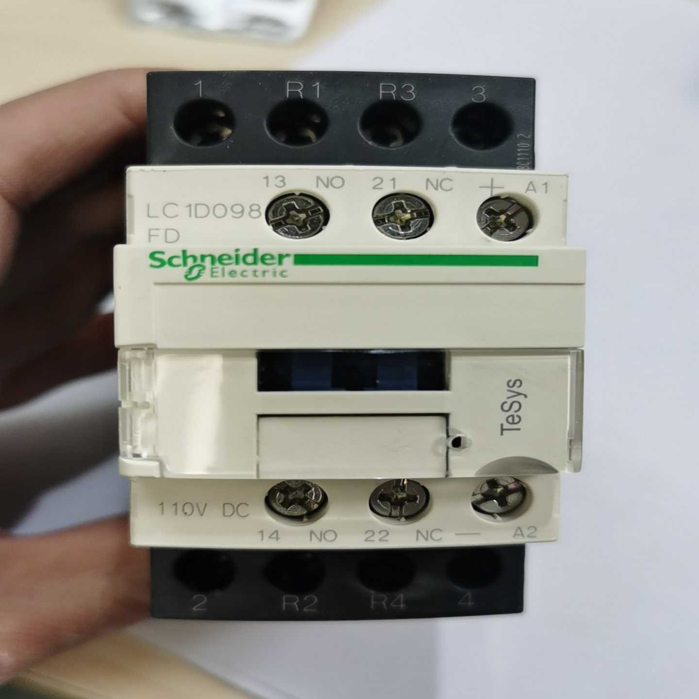 询价~交流接触器LC1D098 FDC   110V
