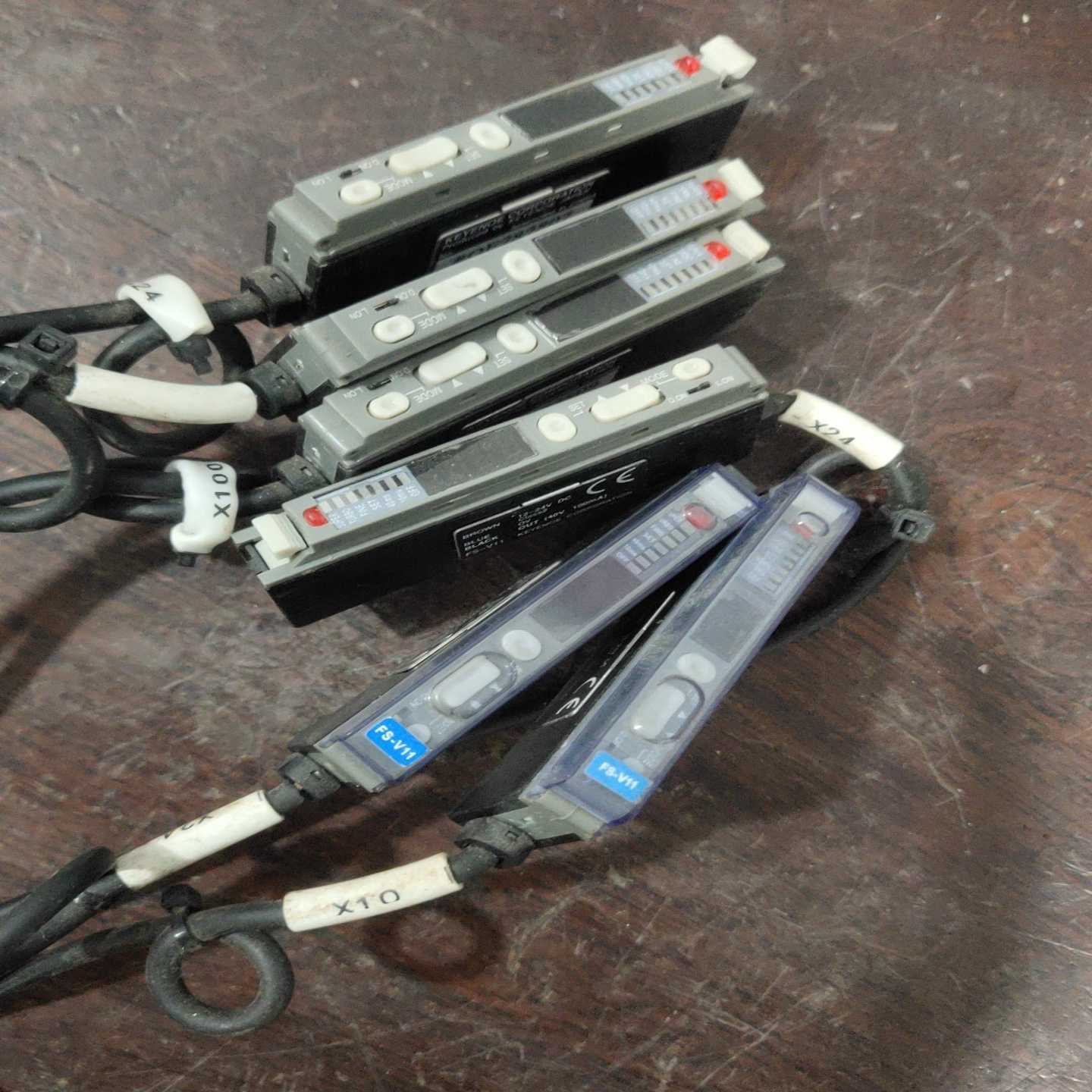 基恩士光纤放大器。fs-v11六条。有四条没有询价