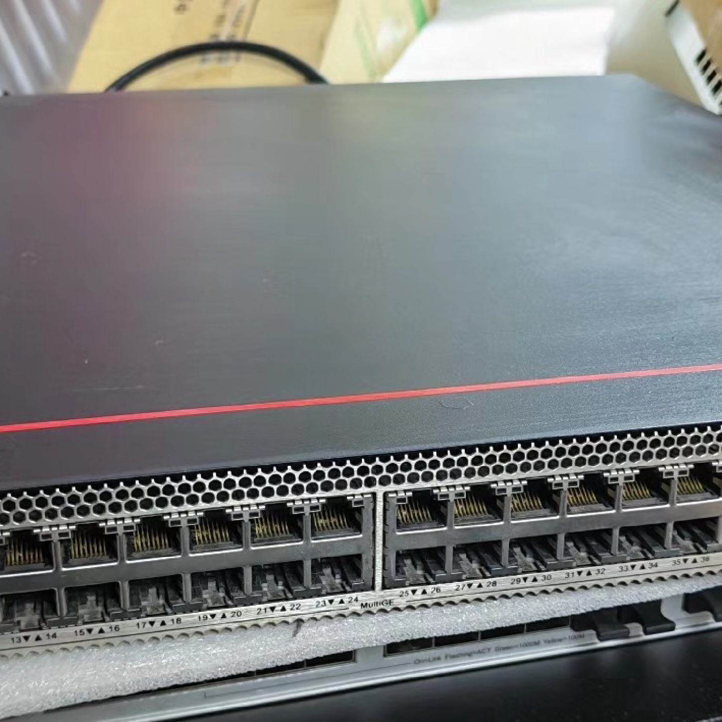 华为S5732-H48UM2CC (24个100M/1/2.议价