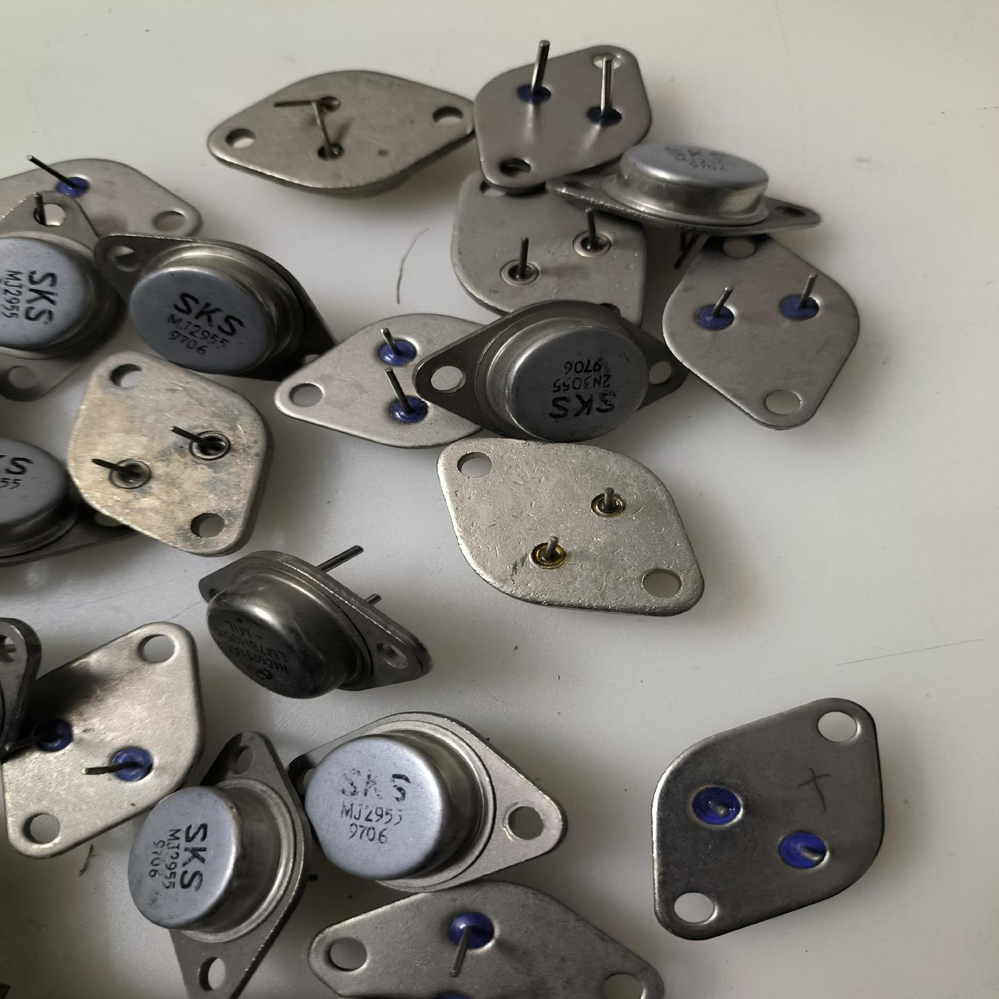 原装正品45个点火器晶体管铁壳铁金封大功率三极管打包，实物