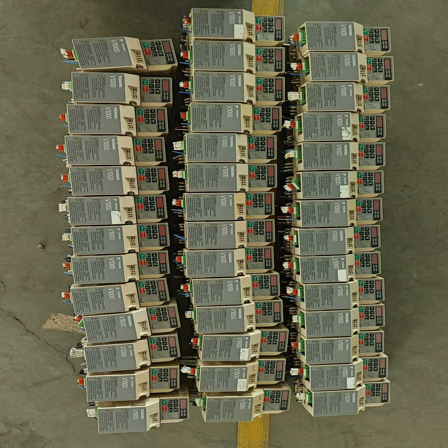 安川V0变频器 成色新 I-V20002~询价