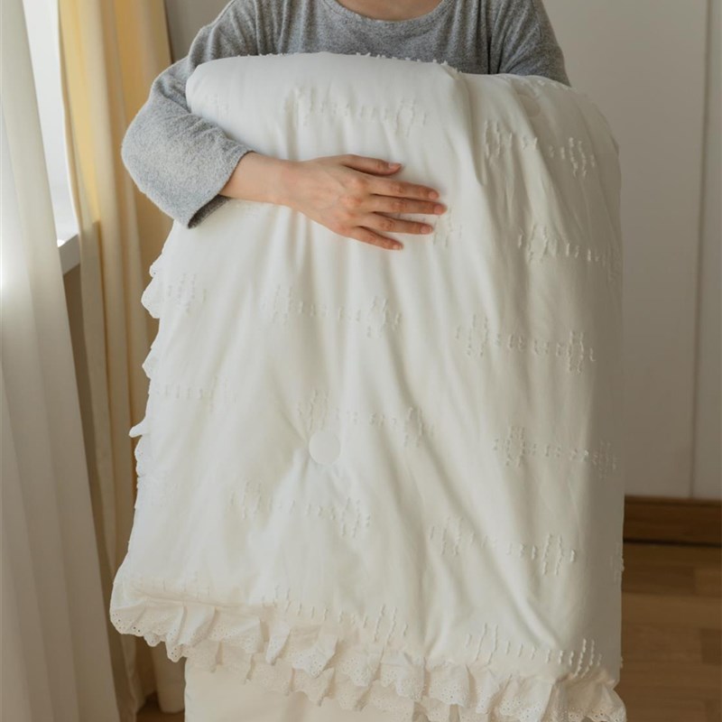 法式民宿风大提花织造立体剪花结合棉质花边填充植物纤维冬被被子