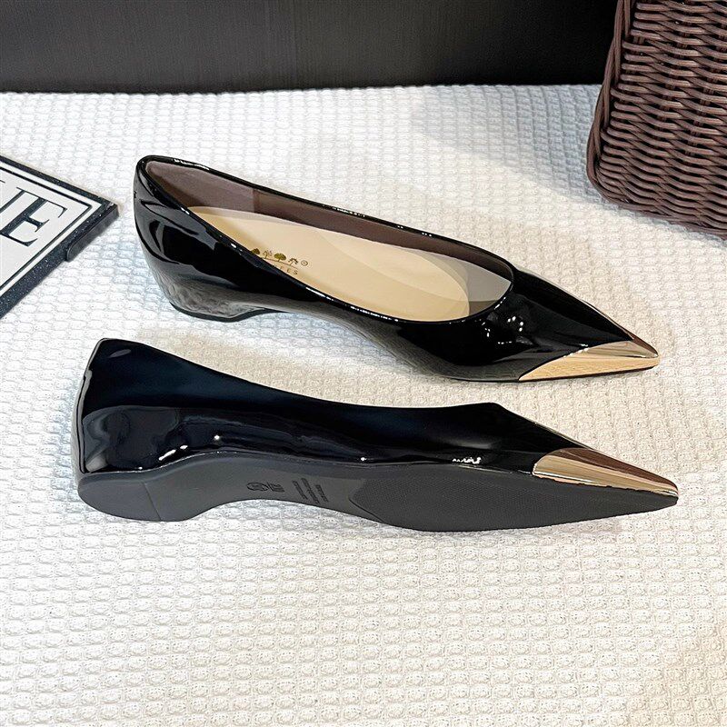 漆皮内增高黑色尖头单鞋女新款浅口气质低跟平底通勤职业工作鞋