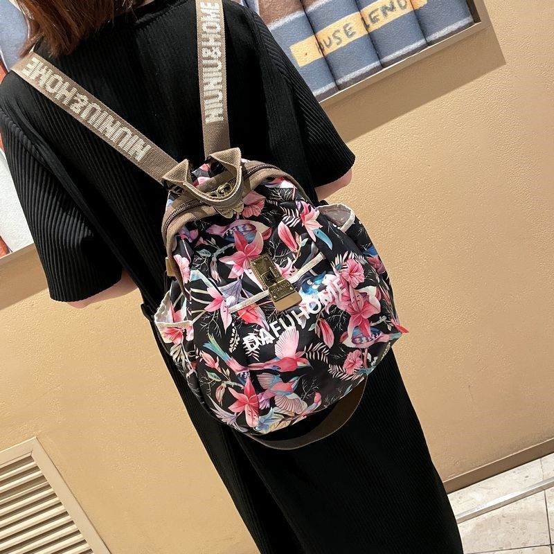 秋冬洋气轻便旅游双肩包女2024新款时尚女士背包牛津布休闲旅行包