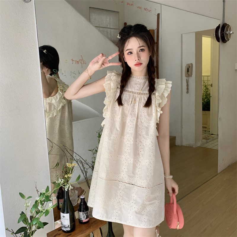 飞飞袖蕾丝花朵刺绣娃娃连衣裙夏季少女风显瘦洋气小个子背心短裙