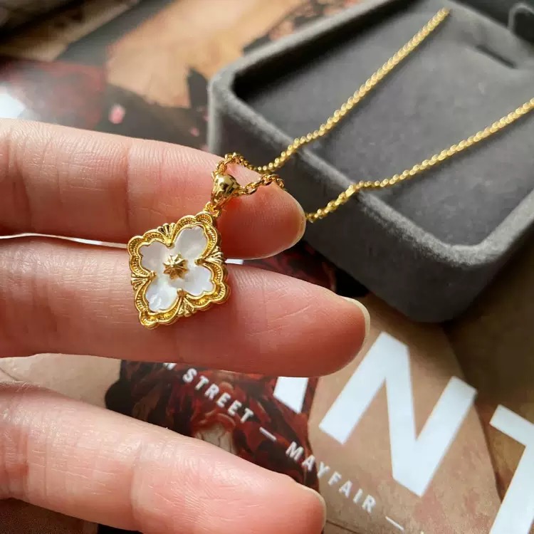 高级感新中式拉丝菱形黑白贝项链