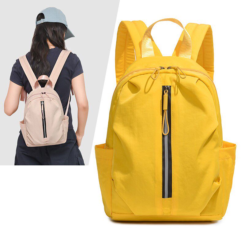 双肩包女旅游轻便2025新款小号背包户外旅行通勤时尚高颜值书包女