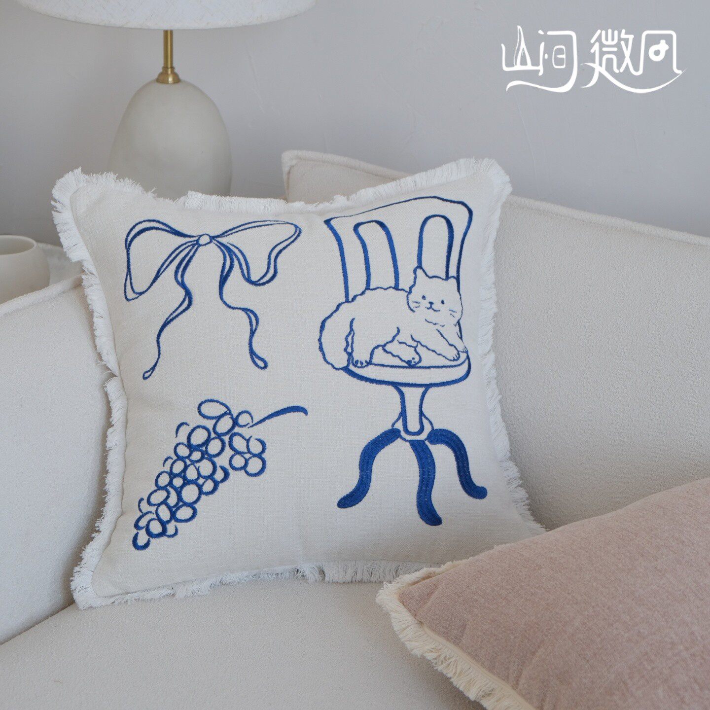 原创刺绣猫猫狗抱枕治愈可爱靠垫枕套法式复古风沙发抱枕ins靠包