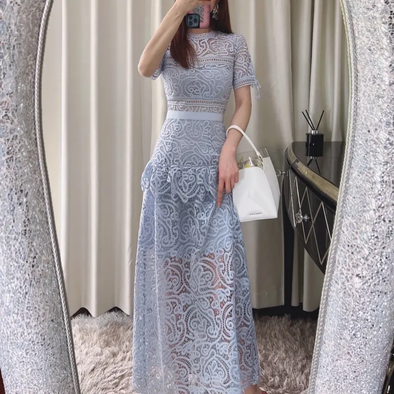 2025春夏浅粉色绣花水溶蕾丝荷叶边重工连衣裙短裙高腰修身显瘦