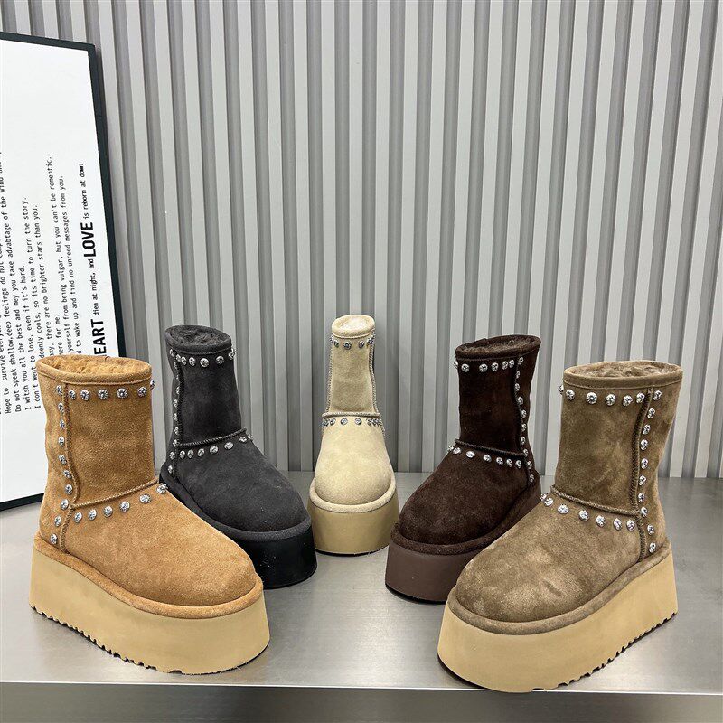 重工铆钉雪地靴女鞋2025新款磨砂皮厚底松糕套筒短靴7c.m保暖棉鞋