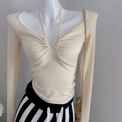 奶呼呼 内搭独特温柔韩系纯欲辣妹C秋冬季V领长袖打底衫女款内搭