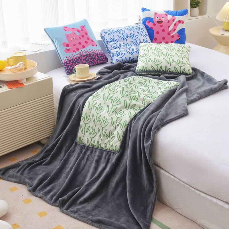 波点猫印花抱枕被子两用毯子二合一  加厚车载沙发毯空调毯披肩毯