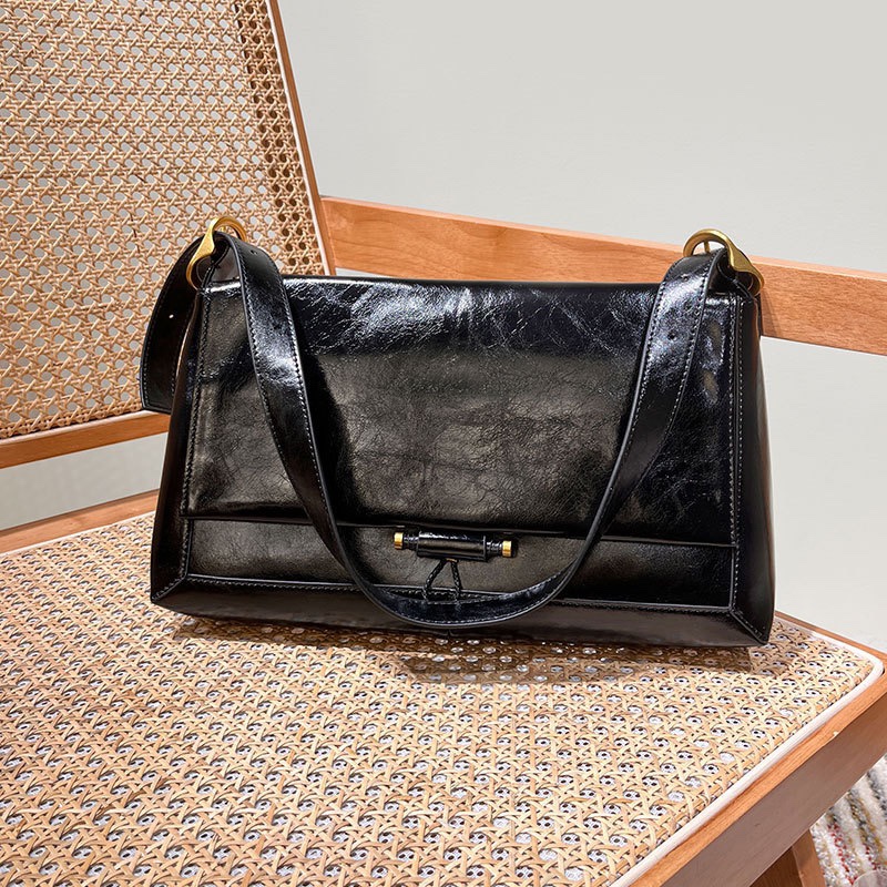 崔秀英同款油蜡皮腋下包