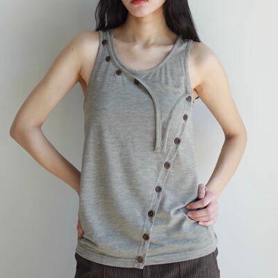 nullnone不对称纽扣显瘦背心
