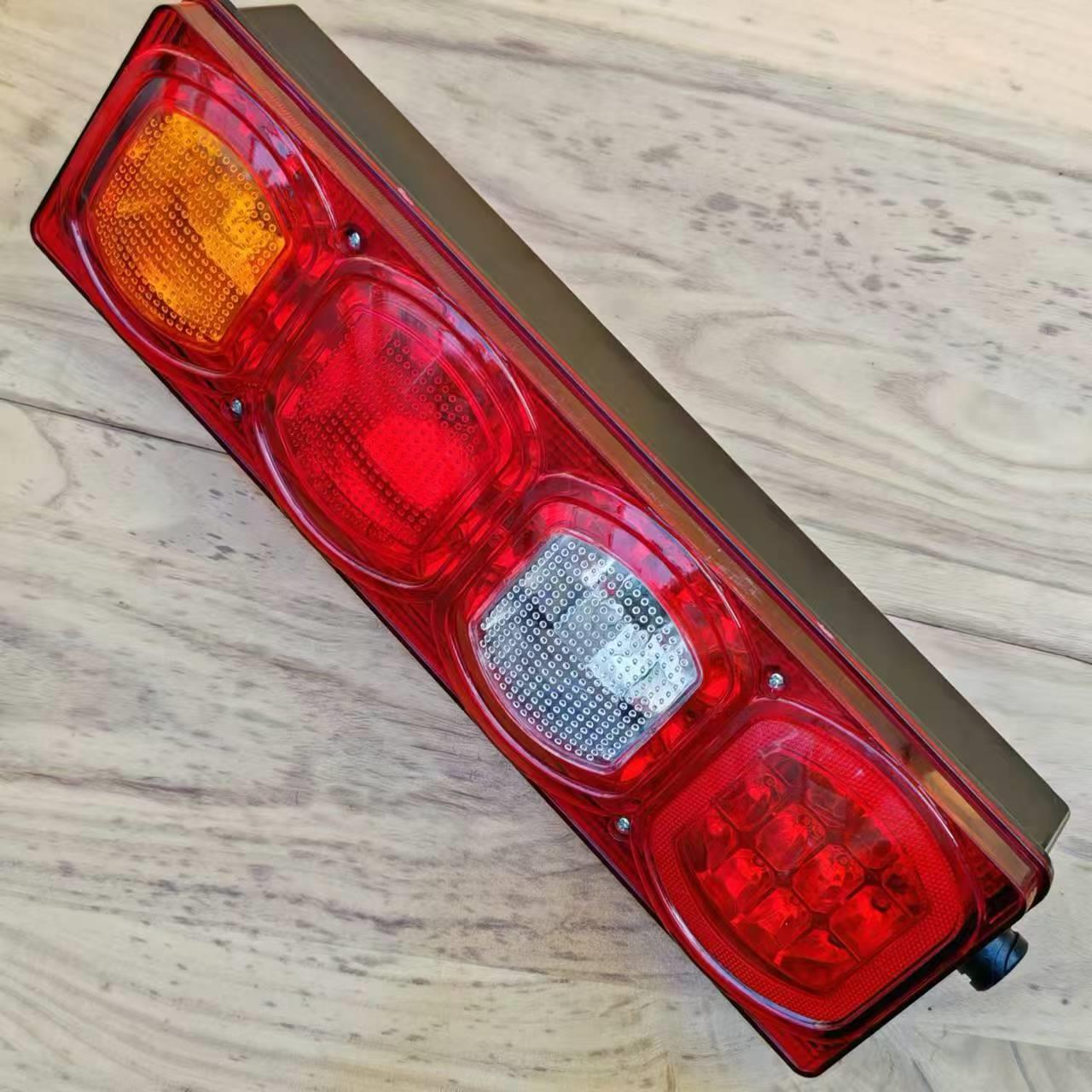 适用于陕汽德龙X3000后尾灯X3000电子LED款原车灯泡货车尾灯总成