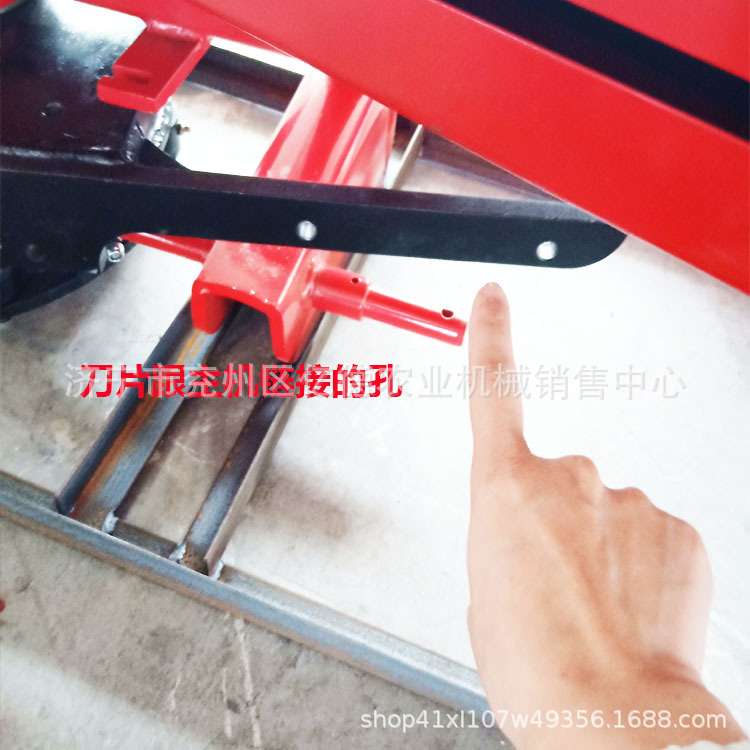 四轮拖拉机带大型往复式割草机新款割草机秸秆牧草稻麦杆割倒机