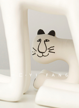 一匚 创意样板间抽象大脚虎陶瓷 售楼部客厅民宿书房装饰品