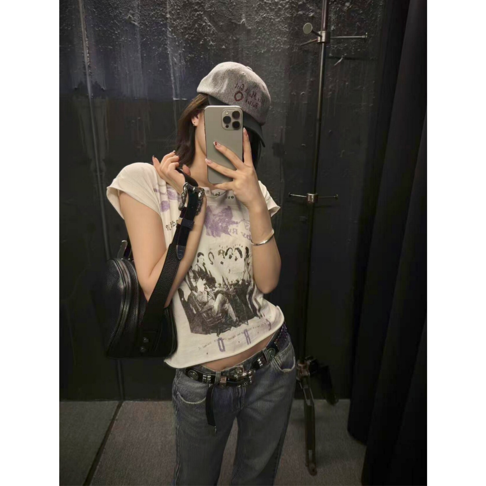 韩系复古做旧人物卷边短袖T恤女图片
