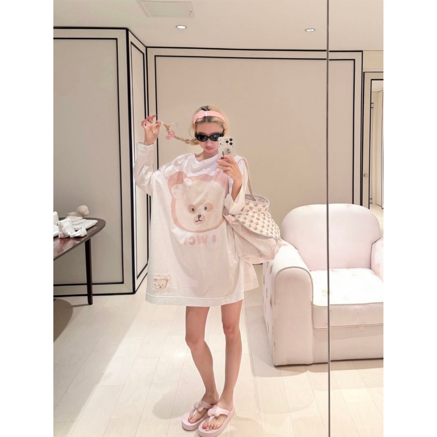 顽季果 baby感奶系~爱美奶熊印花慵懒阔版宽松口袋居家长袖女T恤