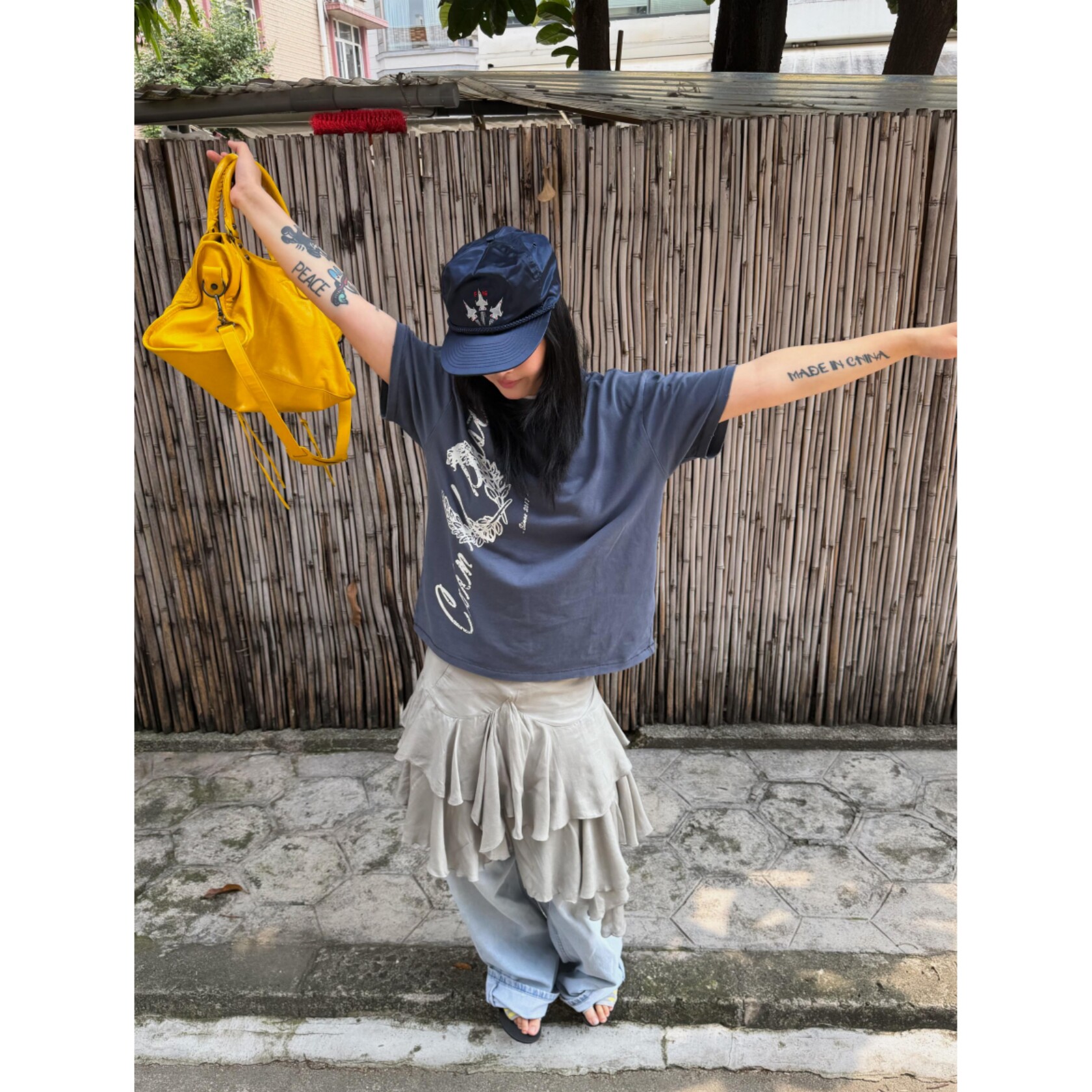 顽季果 亚文化甜酷风~竖排麦穗字母印花圆领宽松短袖T恤男女款夏