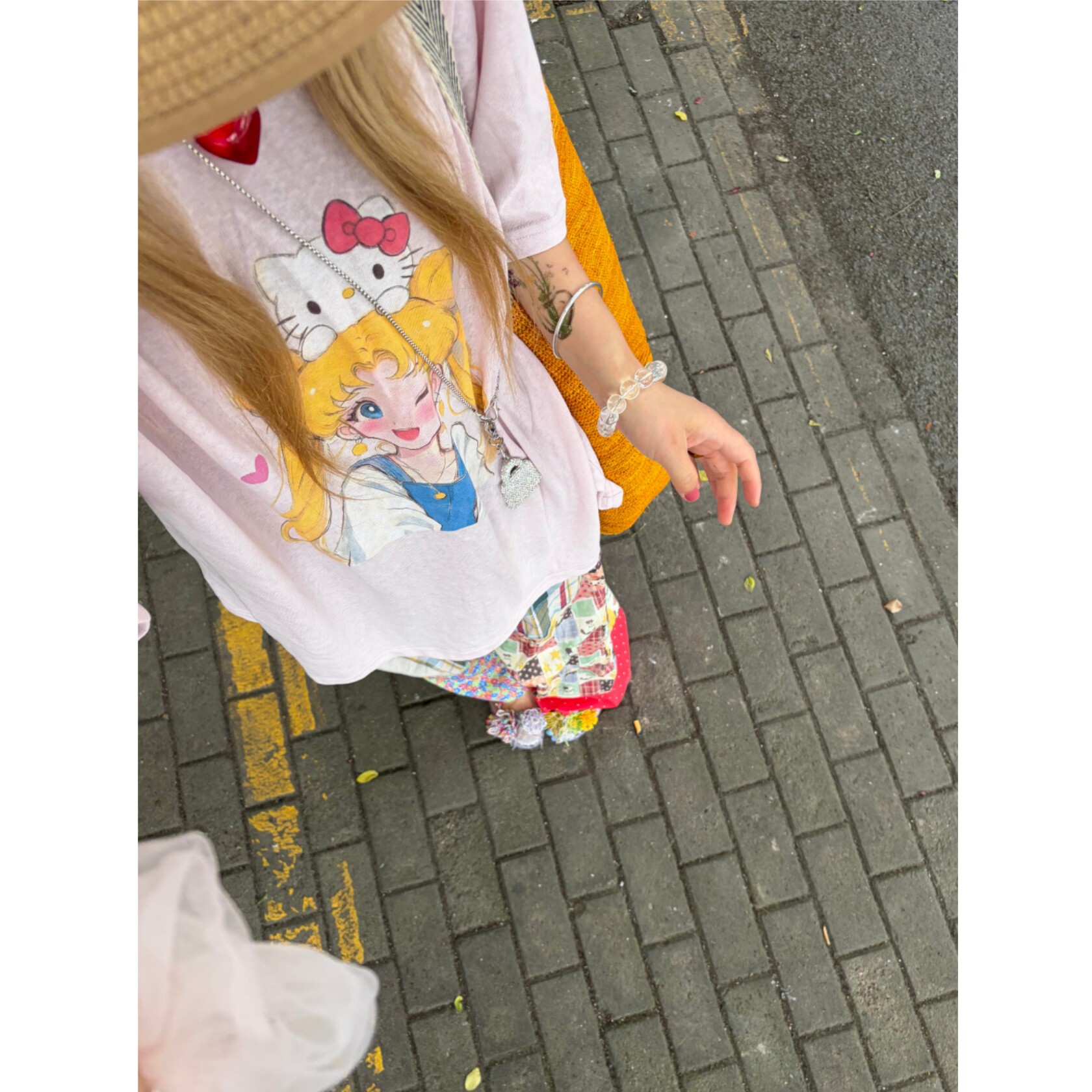 顽季果 日系软妹风~美少女猫咪印花微透雪花棉圆领宽松短袖女T恤