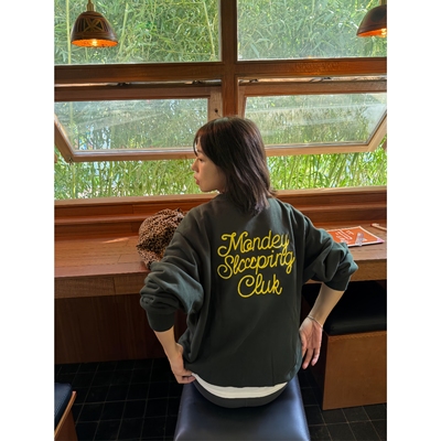 花体字母印花宽松套头加绒卫衣女