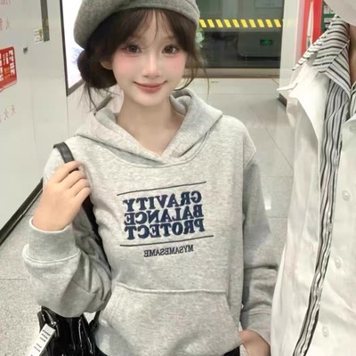 小个子穿搭美式灰色短款连帽卫衣