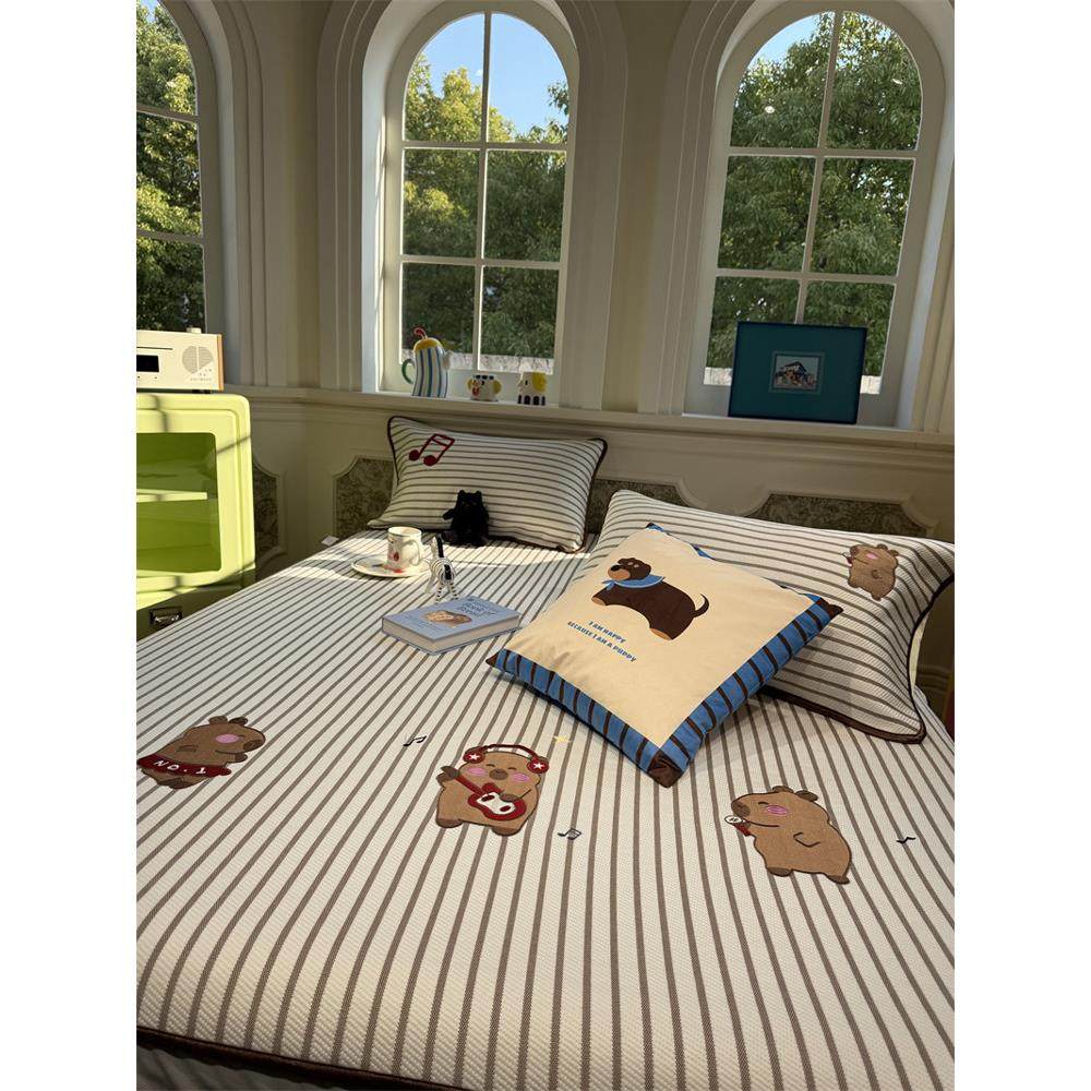 in风可爱绣花卡皮巴拉冰丝夏季降温垫三件套1.5米1.8米空调垫夏季,床上用品,凉席/草席/麻席,淘宝优惠券,粉丝福利购,淘宝优惠卷