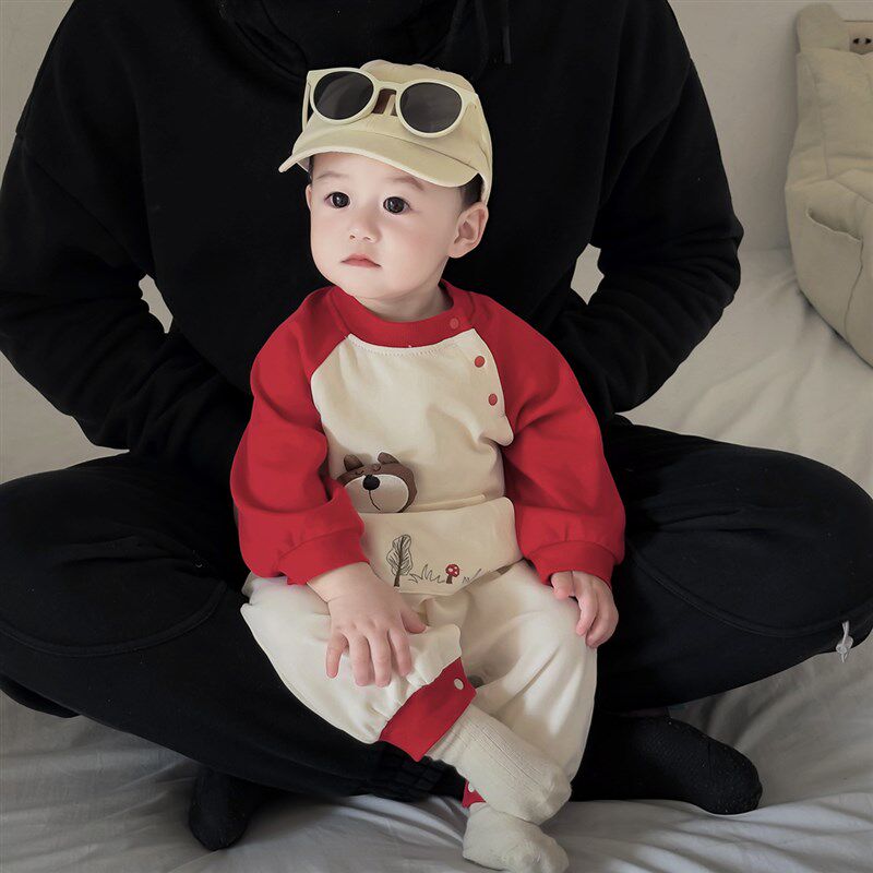 婴儿新款2025春装连体衣宝宝长袖卡通萌趣爬服新年百天周岁包屁衣