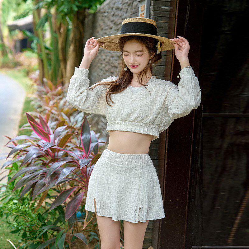 分体泳衣女三件套泡温泉高级感2025新款海边度假游泳衣罩衫可下水