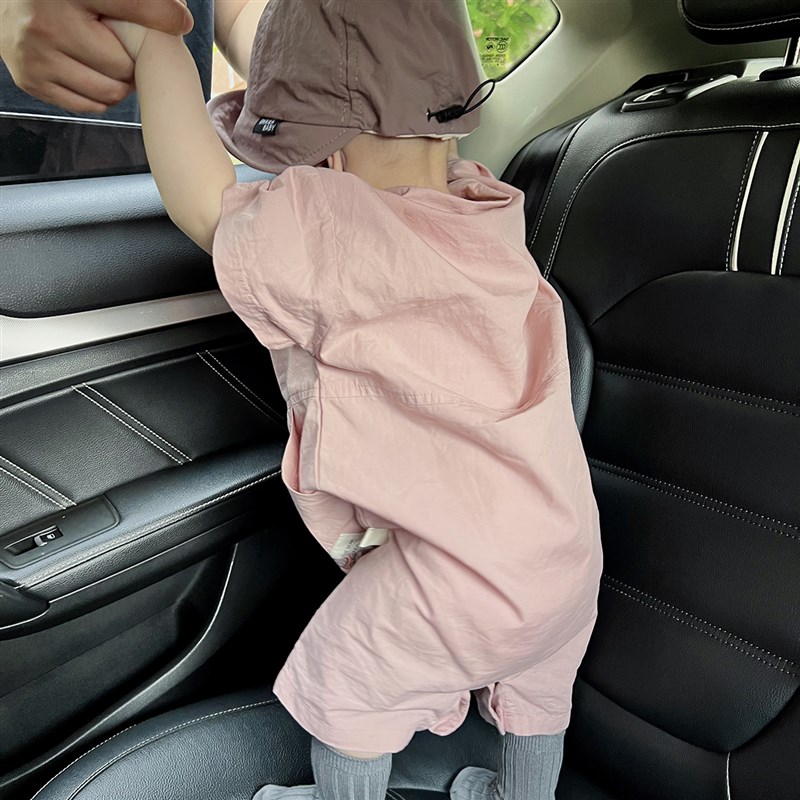 蘑菇酱婴孩男宝宝粉色工装风外出服2025夏季韩版帅气连身衣爬服潮
