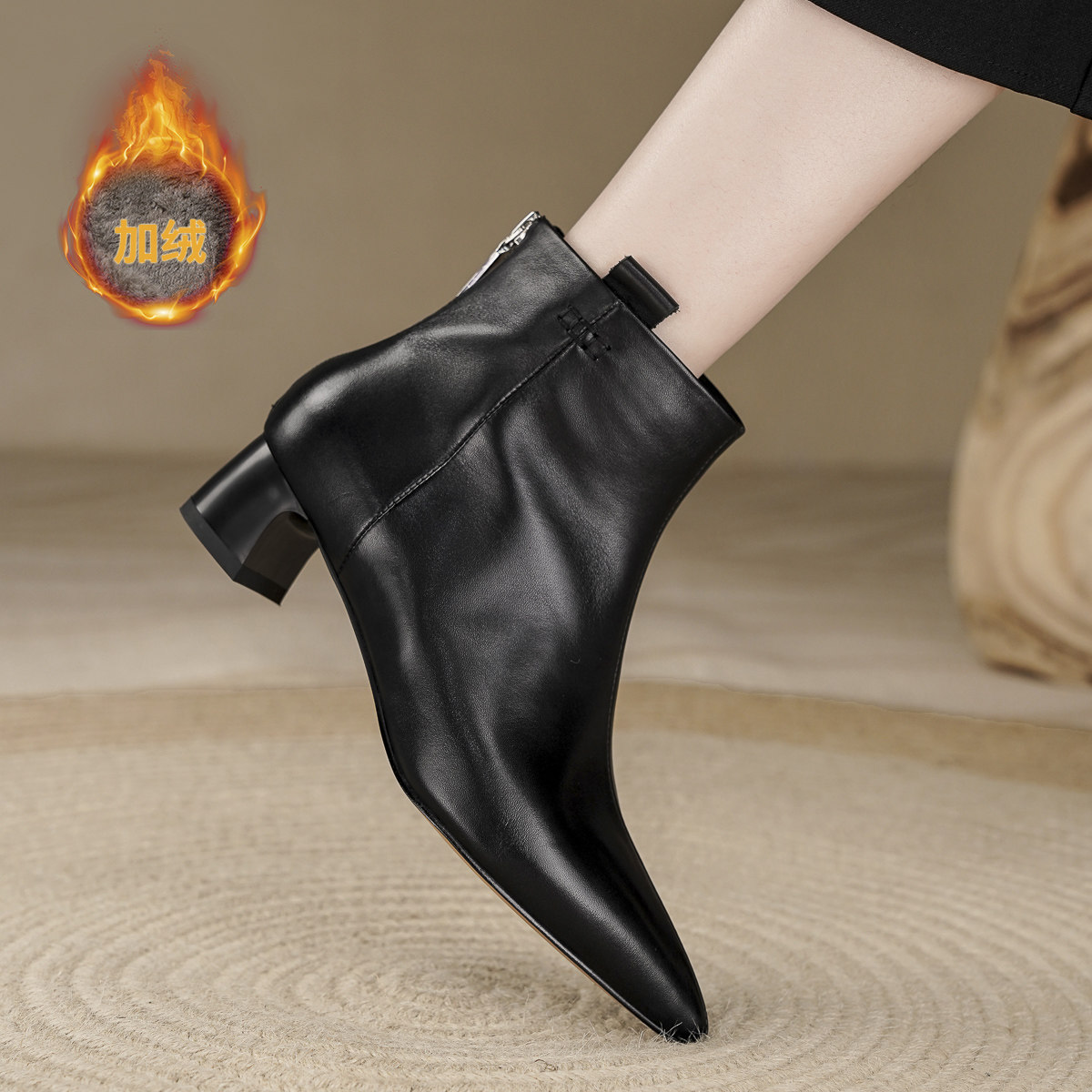 吴大叔2025秋冬时尚真皮女靴法式尖头粗跟小踝靴气质百搭尖头短靴