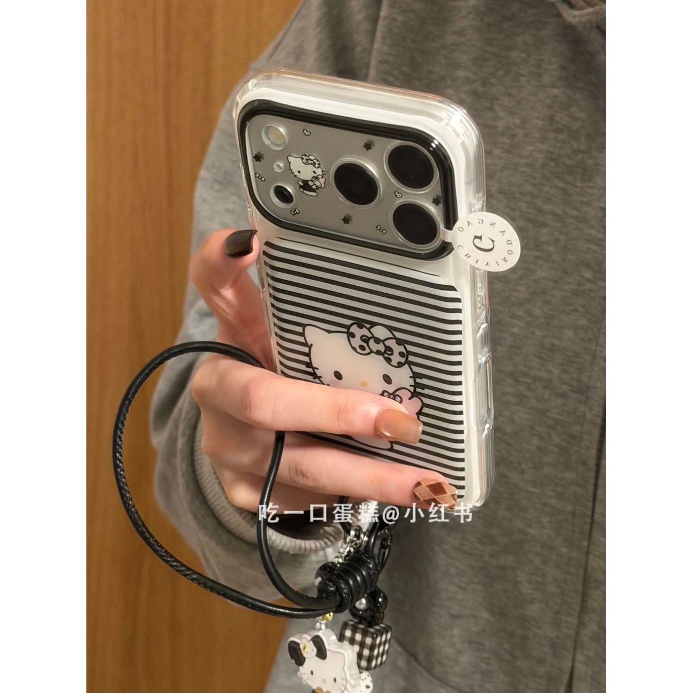 雨柠黑白满屏横线条蝴蝶结猫咪挂绳适用苹果17手机壳iphone16新款15卡通日韩INS个性创意可爱14防摔保护套