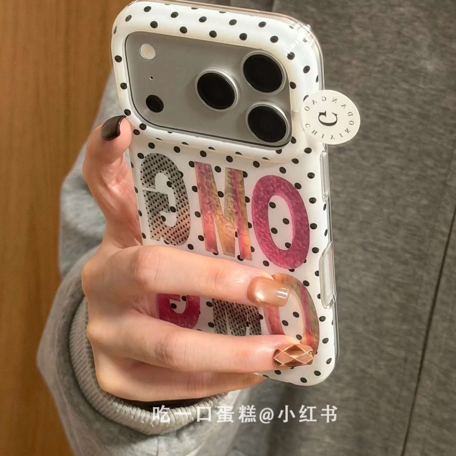 雨柠白底黑波点粉银极光褶皱英文适用17promax手机壳iphone16新款14个性创意多巴胺日韩14防摔保护套