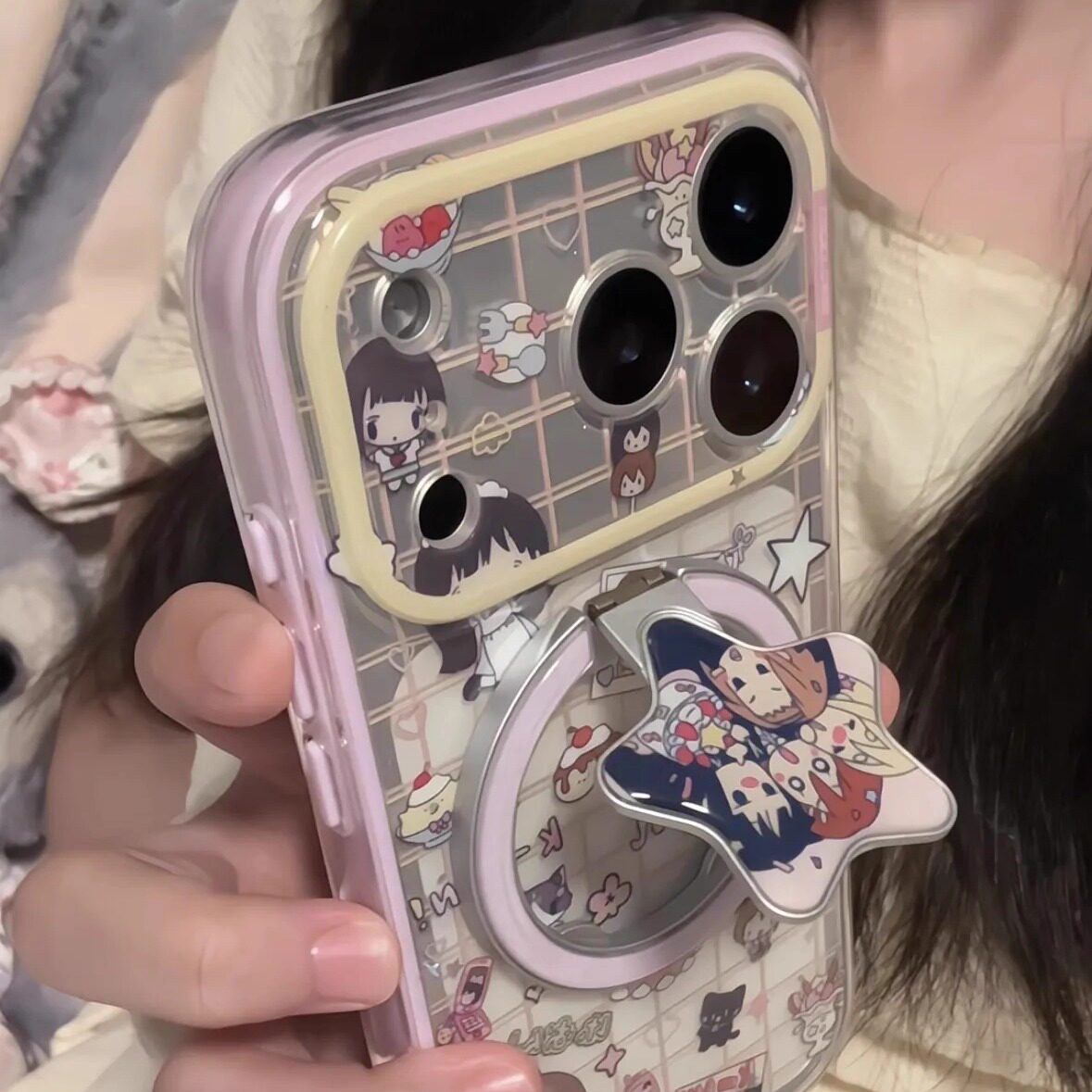 雨柠粉格纹轻音少女支架适用苹果17promax手机壳iphone16卡通可爱日韩个性创意15磁吸支架14防摔保护套