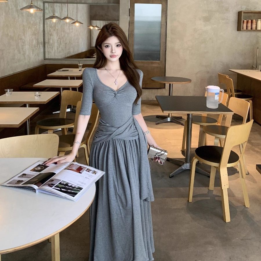 灰色扭结v领半袖连衣裙女夏季修身收腰休闲裙子设计感显瘦a字长裙