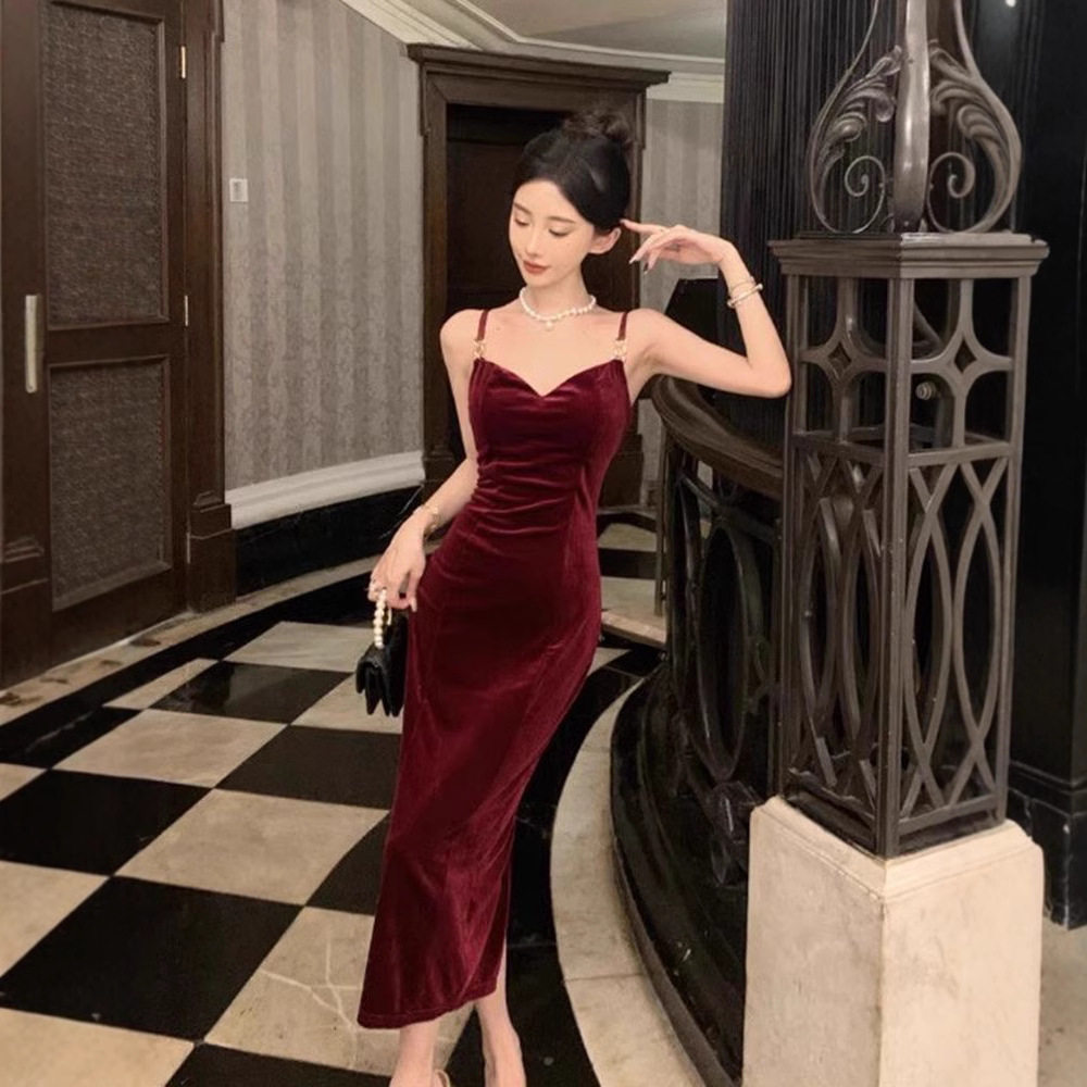 感丝绒连衣裙女春夏内搭气质名媛吊带裙子设计褶皱收腰包臀裙