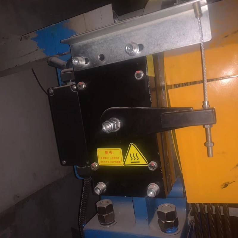 合普主机制动器GZD2抱闸WTD1B曳引机老款手动松闸方式抱闸全新