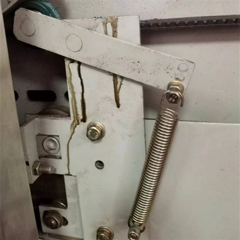 华升富士达电梯轿门自闭器 门刀 关门力限器 富士达轿门关门装置